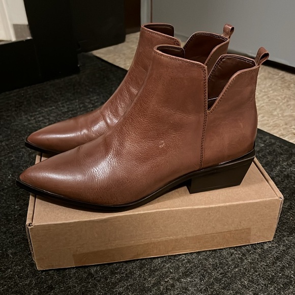 Nine West Yerly zip up bootie 7.5 - Picture 3 of 5